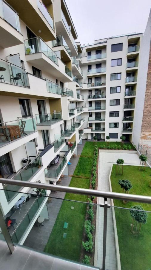 Bpr Space Grey Home With Balcony Budapest Eksteriør billede